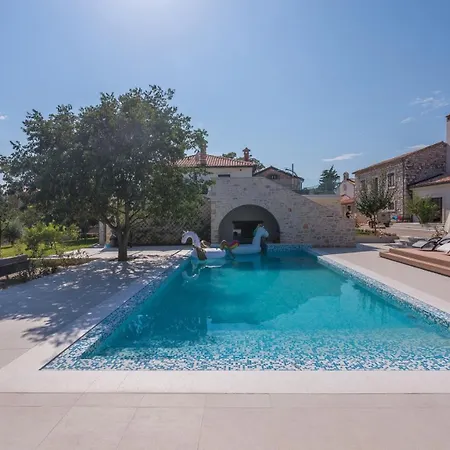 Villa Lv *