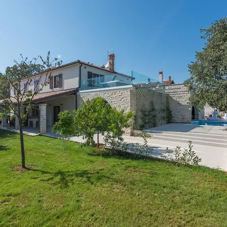 Villa Lv *
