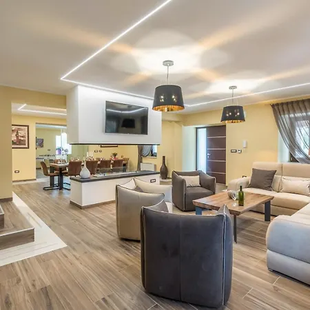 Lv Villa *