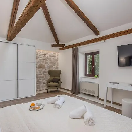 Lv Villa