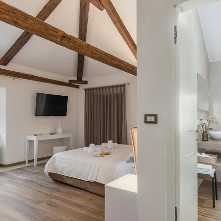Lv Villa