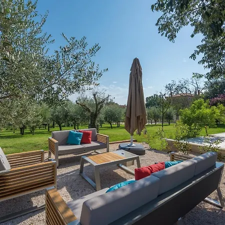 Lv Villa