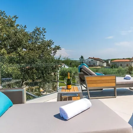 Lv Villa *